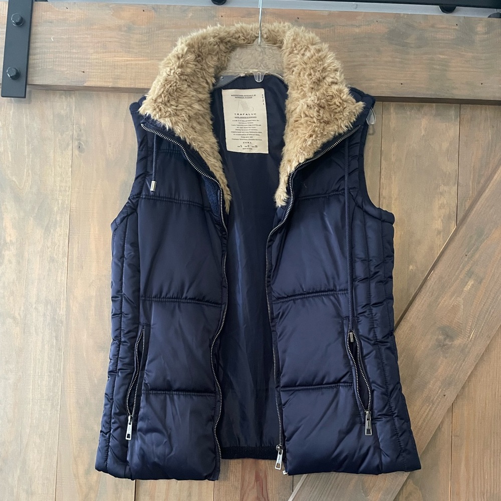 Navy Puffer Vest multi fabric with fur collar